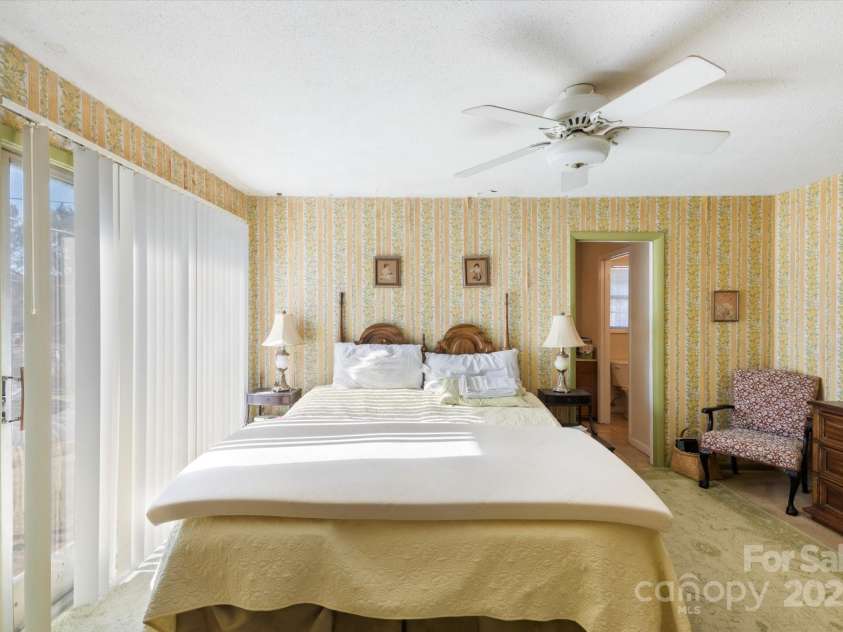 4186 Lake James Road, Marion, NC 28752.  MLS# CAR4207919, YatesRealty ID 5204. 