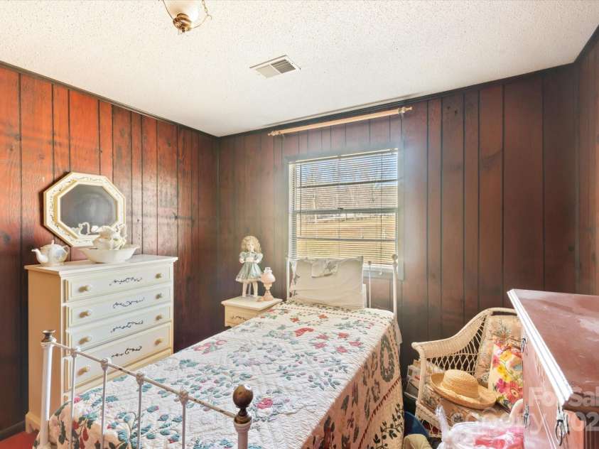 4186 Lake James Road, Marion, NC 28752.  MLS# CAR4207919, YatesRealty ID 5204. 