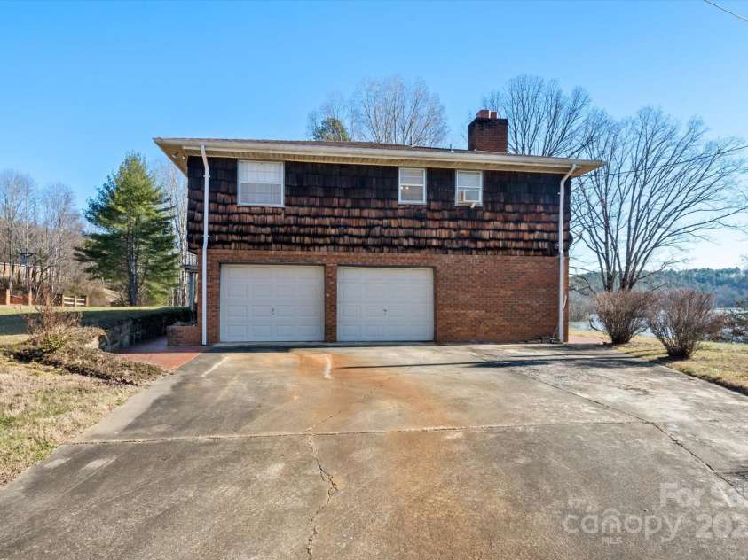 4186 Lake James Road, Marion, NC 28752.  MLS# CAR4207919, YatesRealty ID 5204. 