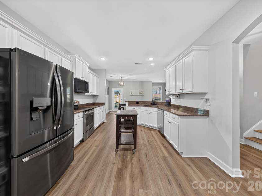 507 Fair Oaks Drive, Fort Mill, SC 29708.  MLS# CAR4423994, YatesRealty ID 52040. Chef's Kitchen