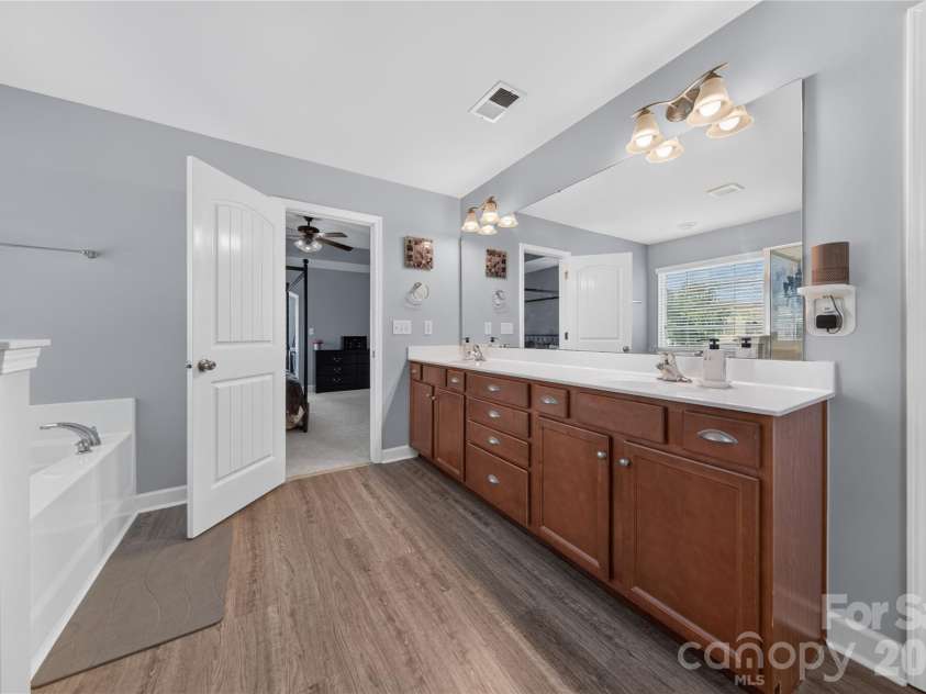 507 Fair Oaks Drive, Fort Mill, SC 29708.  MLS# CAR4423994, YatesRealty ID 52040. Double Vanity