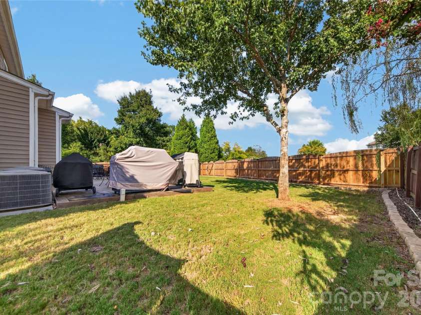 507 Fair Oaks Drive, Fort Mill, SC 29708.  MLS# CAR4423994, YatesRealty ID 52040. Flat Yard