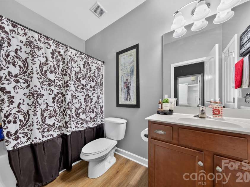 507 Fair Oaks Drive, Fort Mill, SC 29708.  MLS# CAR4423994, YatesRealty ID 52040. Full Bath on Main