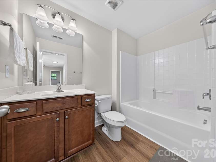 507 Fair Oaks Drive, Fort Mill, SC 29708.  MLS# CAR4423994, YatesRealty ID 52040. Full Bathroom Four