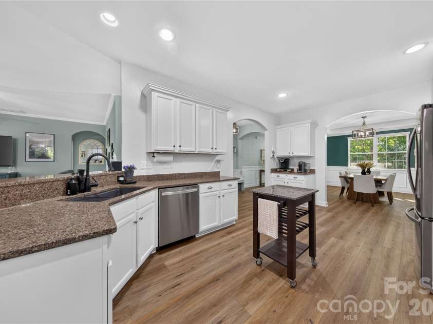 507 Fair Oaks Drive, Fort Mill, SC 29708.  MLS# CAR4423994, YatesRealty ID 52040. Granite Counters