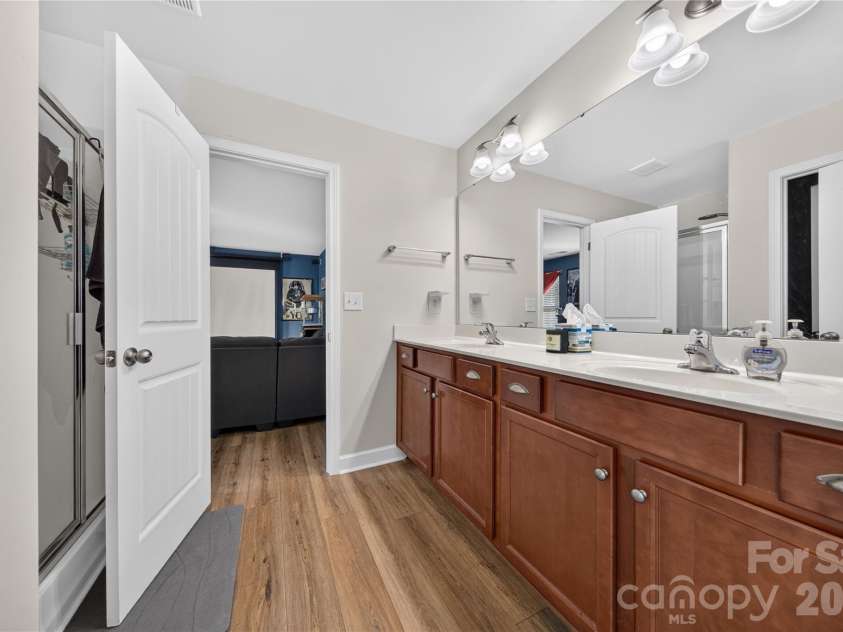 507 Fair Oaks Drive, Fort Mill, SC 29708.  MLS# CAR4423994, YatesRealty ID 52040. Jack N Jill Bath