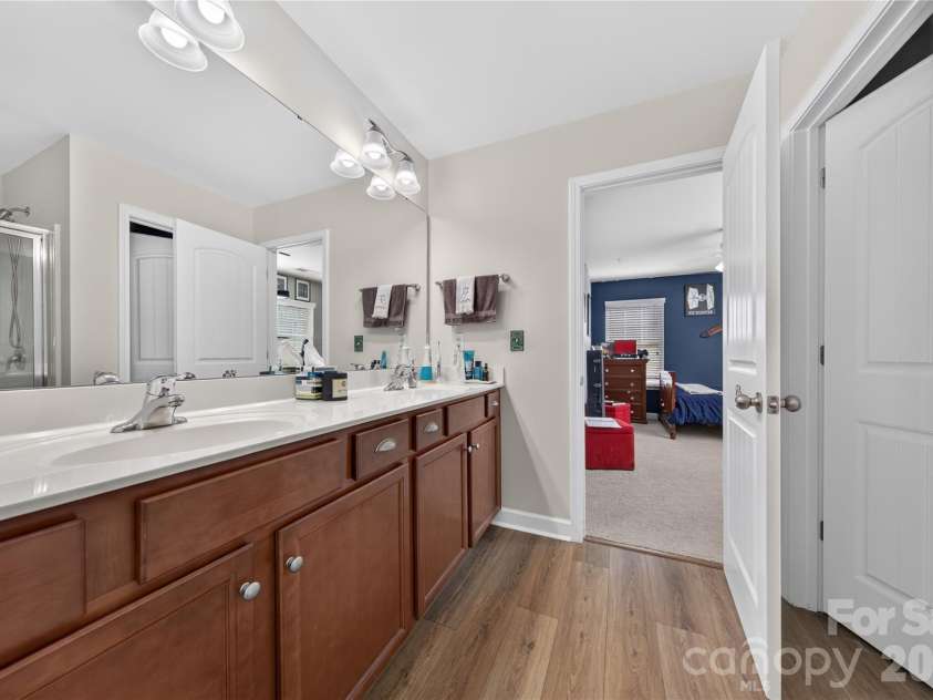 507 Fair Oaks Drive, Fort Mill, SC 29708.  MLS# CAR4423994, YatesRealty ID 52040. Jack N Jill Bath