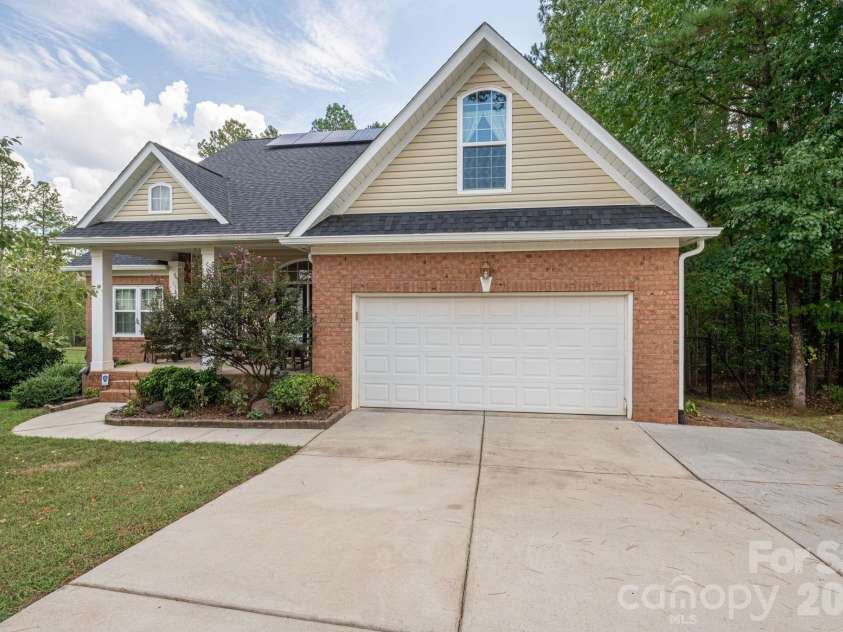 2013 Wrens Song Way, Gastonia, NC 28052.  MLS# CAR4426504, YatesRealty ID 52044. 