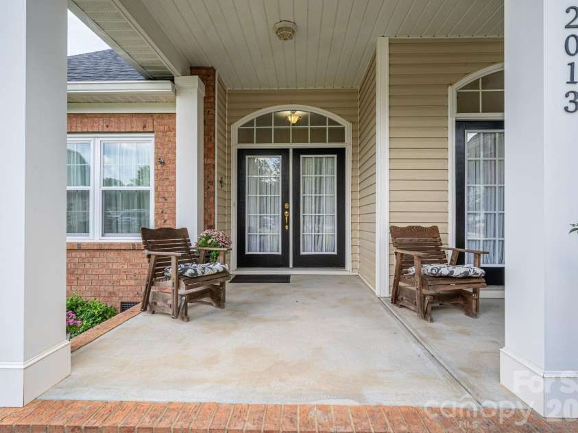 2013 Wrens Song Way, Gastonia, NC 28052.  MLS# CAR4426504, YatesRealty ID 52044. 