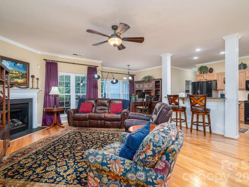2013 Wrens Song Way, Gastonia, NC 28052.  MLS# CAR4426504, YatesRealty ID 52044. 