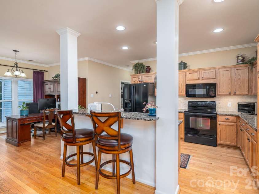 2013 Wrens Song Way, Gastonia, NC 28052.  MLS# CAR4426504, YatesRealty ID 52044. 