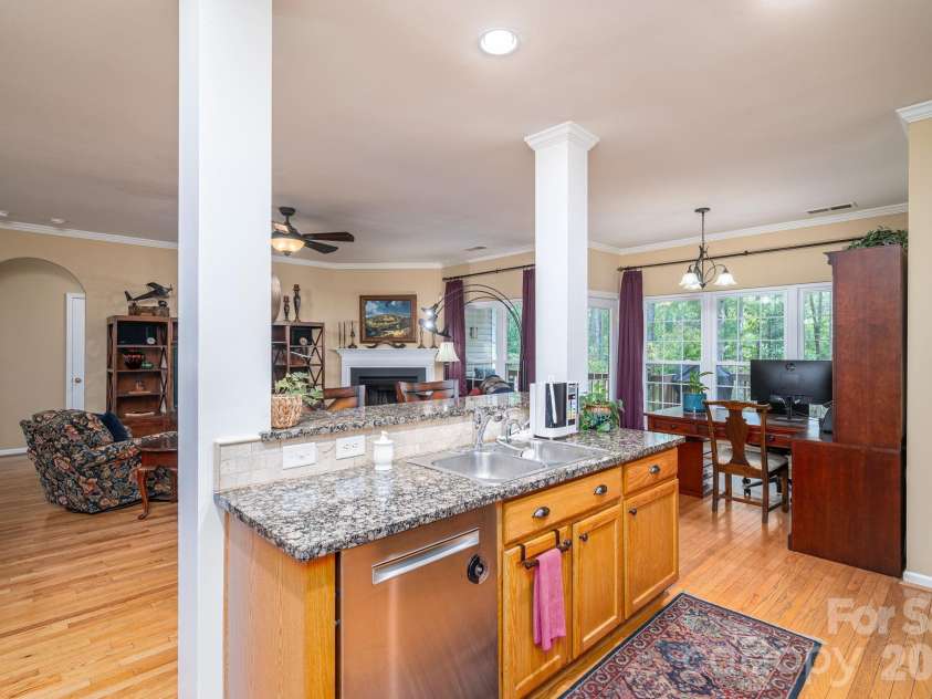 2013 Wrens Song Way, Gastonia, NC 28052.  MLS# CAR4426504, YatesRealty ID 52044. 