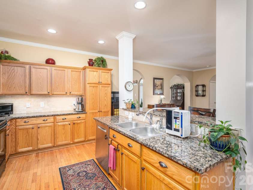 2013 Wrens Song Way, Gastonia, NC 28052.  MLS# CAR4426504, YatesRealty ID 52044. 