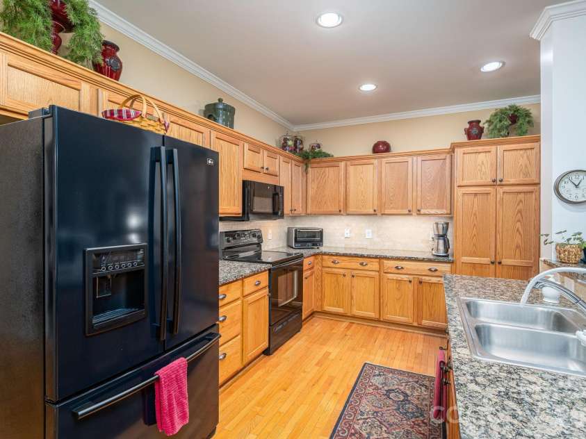 2013 Wrens Song Way, Gastonia, NC 28052.  MLS# CAR4426504, YatesRealty ID 52044. 