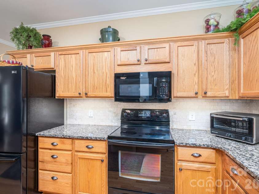 2013 Wrens Song Way, Gastonia, NC 28052.  MLS# CAR4426504, YatesRealty ID 52044. 