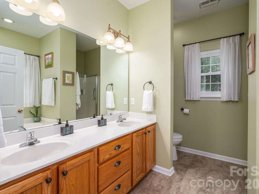 2013 Wrens Song Way, Gastonia, NC 28052.  MLS# CAR4426504, YatesRealty ID 52044. 
