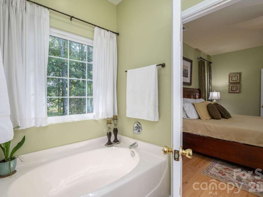 2013 Wrens Song Way, Gastonia, NC 28052.  MLS# CAR4426504, YatesRealty ID 52044. 