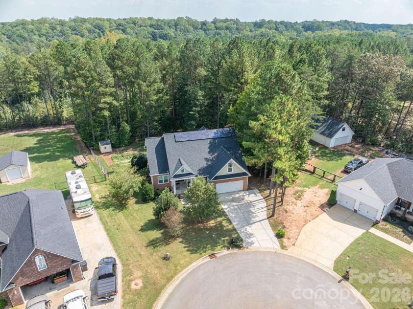 2013 Wrens Song Way, Gastonia, NC 28052.  MLS# CAR4426504, YatesRealty ID 52044. 