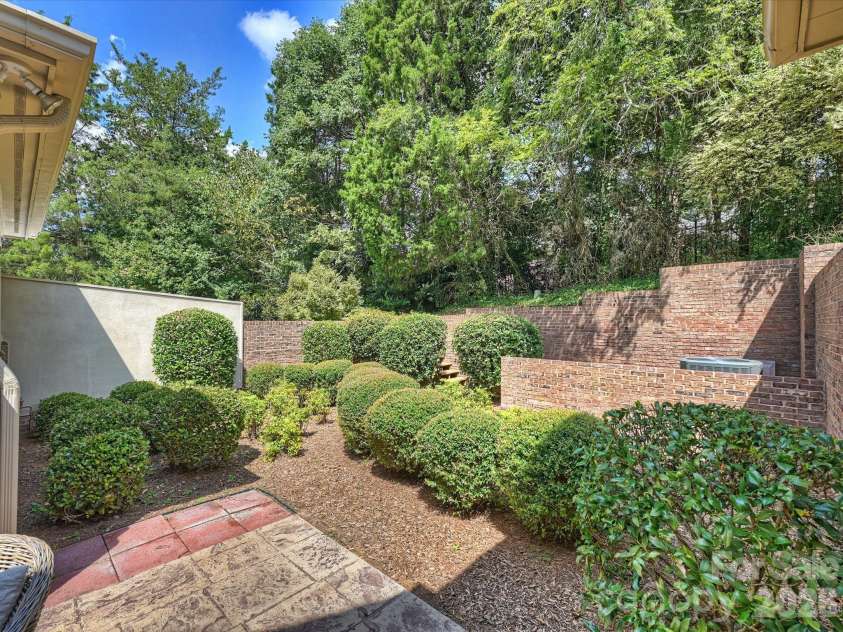 8929 Challis Hill Lane, Charlotte, NC 28226.  MLS# CAR4422460, YatesRealty ID 52046. Backyard