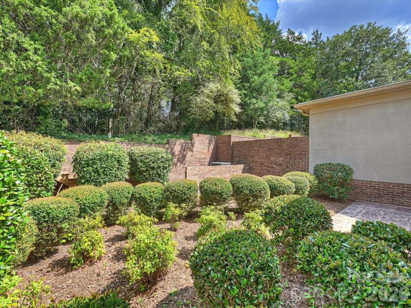 8929 Challis Hill Lane, Charlotte, NC 28226.  MLS# CAR4422460, YatesRealty ID 52046. Backyard