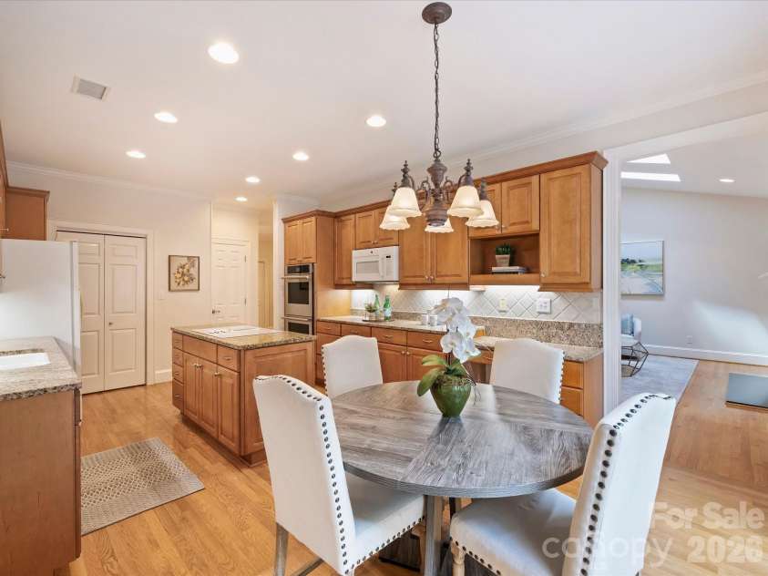 8929 Challis Hill Lane, Charlotte, NC 28226.  MLS# CAR4422460, YatesRealty ID 52046. Breakfast Area