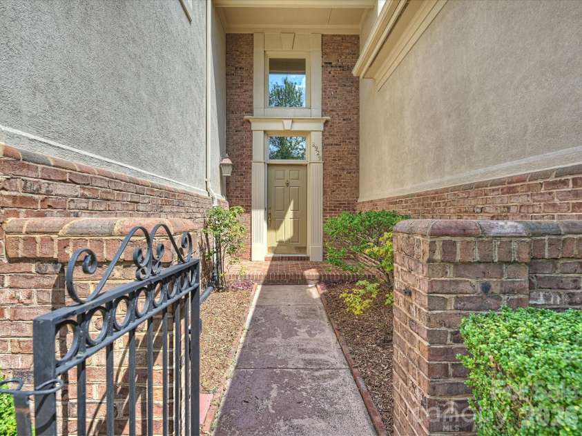 8929 Challis Hill Lane, Charlotte, NC 28226.  MLS# CAR4422460, YatesRealty ID 52046. Front Entrance