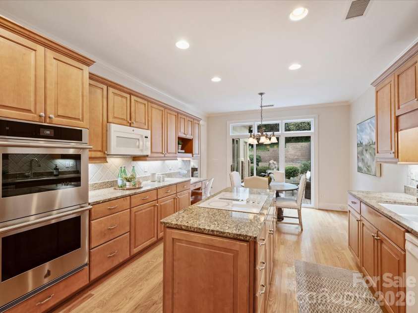 8929 Challis Hill Lane, Charlotte, NC 28226.  MLS# CAR4422460, YatesRealty ID 52046. Kitchen