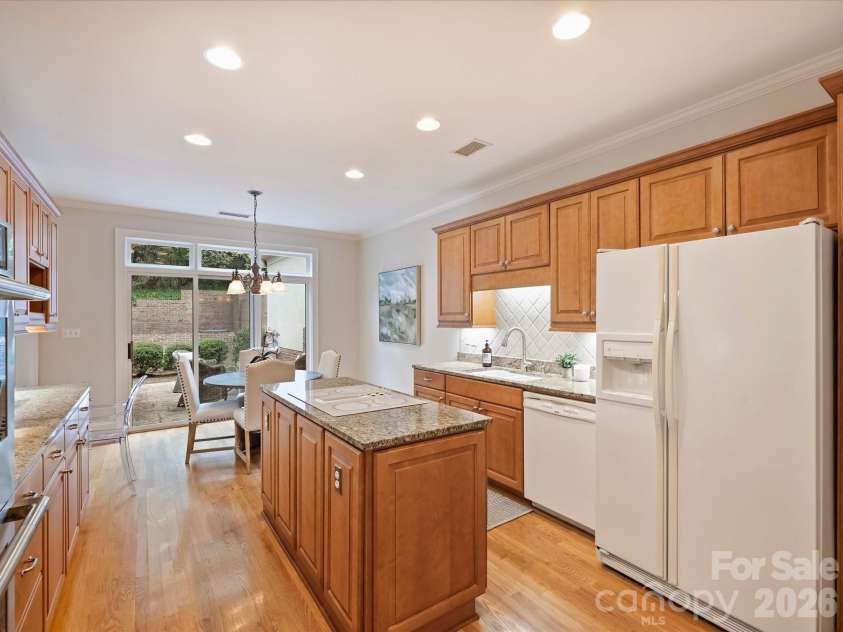 8929 Challis Hill Lane, Charlotte, NC 28226.  MLS# CAR4422460, YatesRealty ID 52046. Kitchen