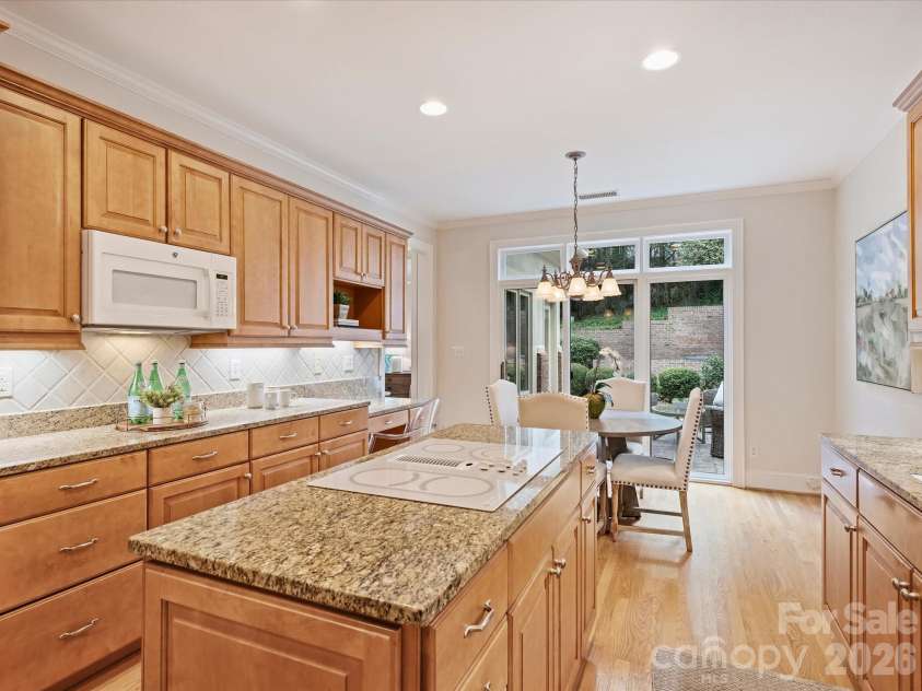 8929 Challis Hill Lane, Charlotte, NC 28226.  MLS# CAR4422460, YatesRealty ID 52046. Kitchen
