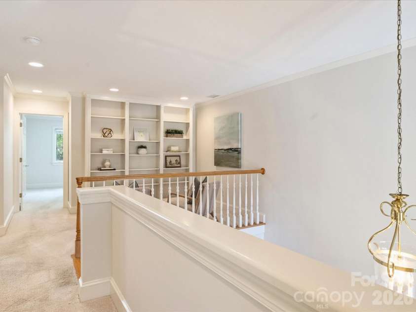 8929 Challis Hill Lane, Charlotte, NC 28226.  MLS# CAR4422460, YatesRealty ID 52046. Loft
