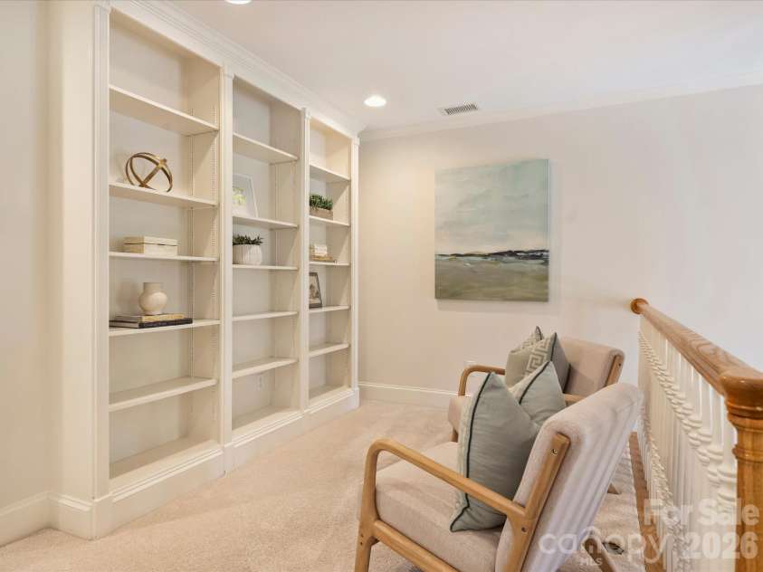 8929 Challis Hill Lane, Charlotte, NC 28226.  MLS# CAR4422460, YatesRealty ID 52046. Loft