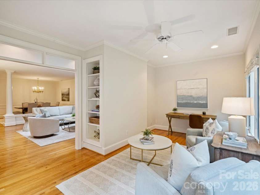 8929 Challis Hill Lane, Charlotte, NC 28226.  MLS# CAR4422460, YatesRealty ID 52046. Sunroom