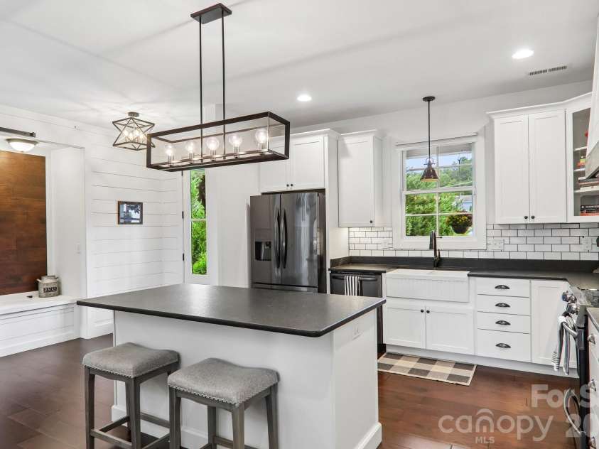 107 New Pinner Place, Arden, NC 28704.  MLS# CAR4426585, YatesRealty ID 52049. Kitchen & Breakfast Island