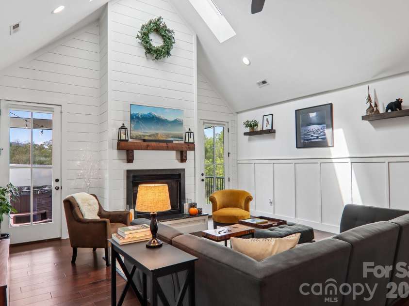 107 New Pinner Place, Arden, NC 28704.  MLS# CAR4426585, YatesRealty ID 52049. Living Room
