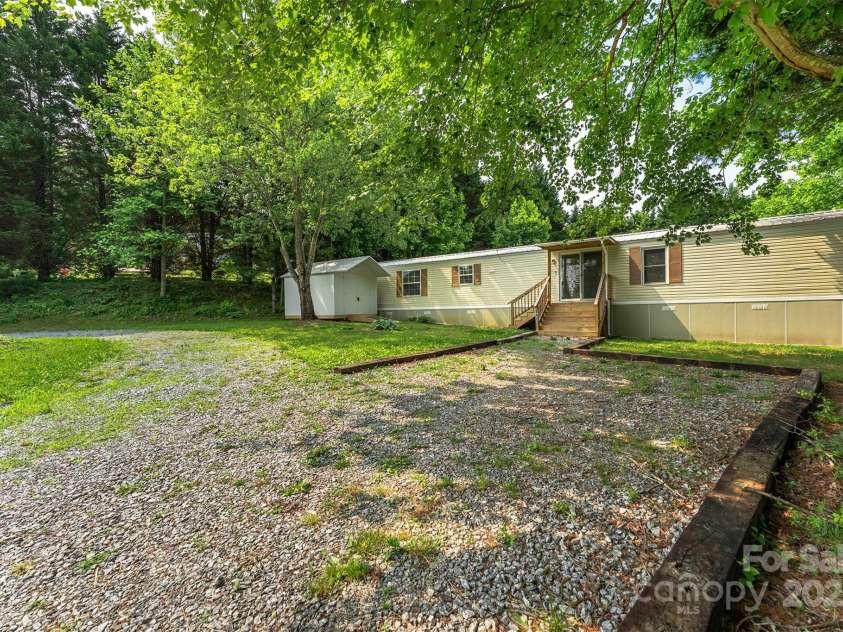 843 Deep Gap Loop Road, Flat Rock, NC 28731.  MLS# CAR4227826, YatesRealty ID 5205. 
