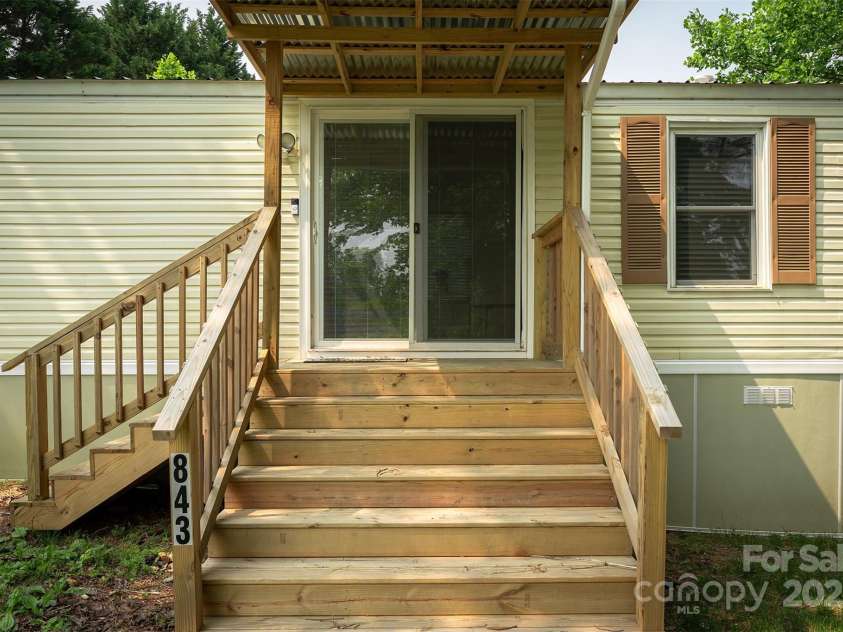 843 Deep Gap Loop Road, Flat Rock, NC 28731.  MLS# CAR4227826, YatesRealty ID 5205. 