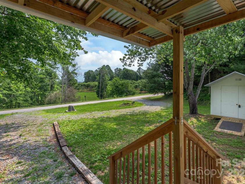 843 Deep Gap Loop Road, Flat Rock, NC 28731.  MLS# CAR4227826, YatesRealty ID 5205. 