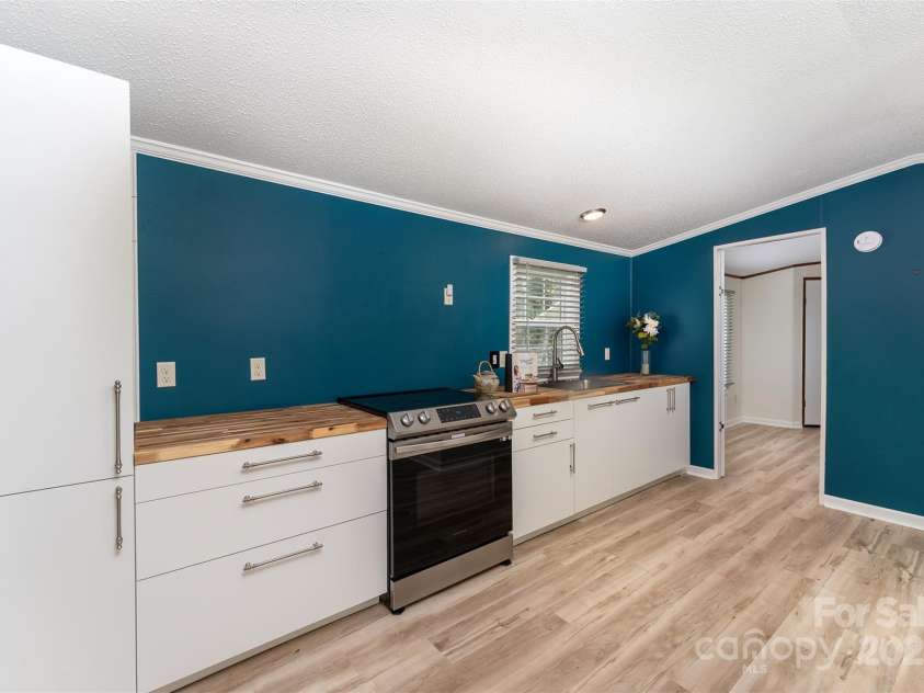843 Deep Gap Loop Road, Flat Rock, NC 28731.  MLS# CAR4227826, YatesRealty ID 5205. 