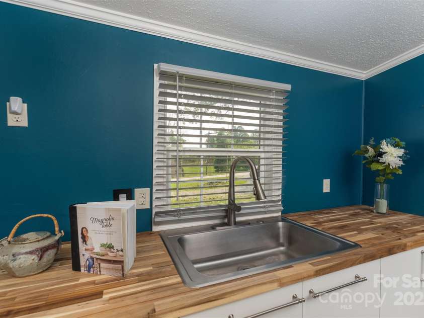 843 Deep Gap Loop Road, Flat Rock, NC 28731.  MLS# CAR4227826, YatesRealty ID 5205. 