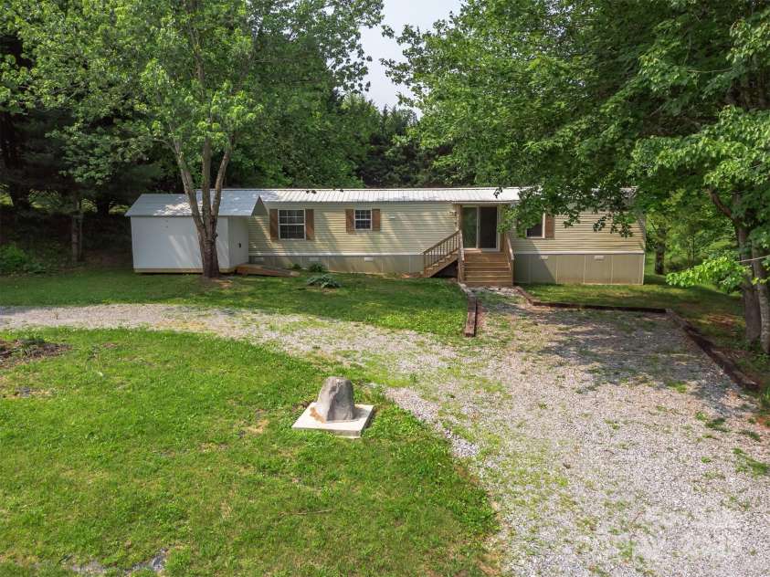 843 Deep Gap Loop Road, Flat Rock, NC 28731.  MLS# CAR4227826, YatesRealty ID 5205. 