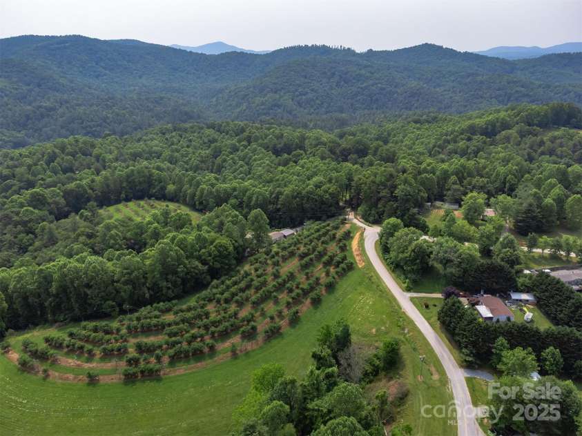 843 Deep Gap Loop Road, Flat Rock, NC 28731.  MLS# CAR4227826, YatesRealty ID 5205. 