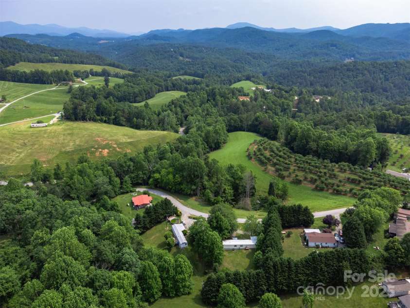 843 Deep Gap Loop Road, Flat Rock, NC 28731.  MLS# CAR4227826, YatesRealty ID 5205. 
