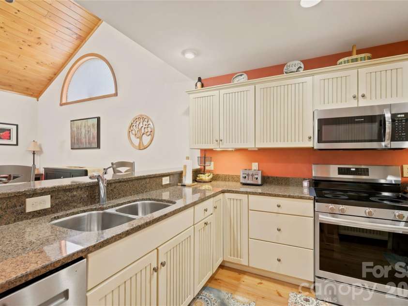 351 Silver Springs Drive, Banner Elk, NC 28604.  MLS# CAR4426595, YatesRealty ID 52052. 
