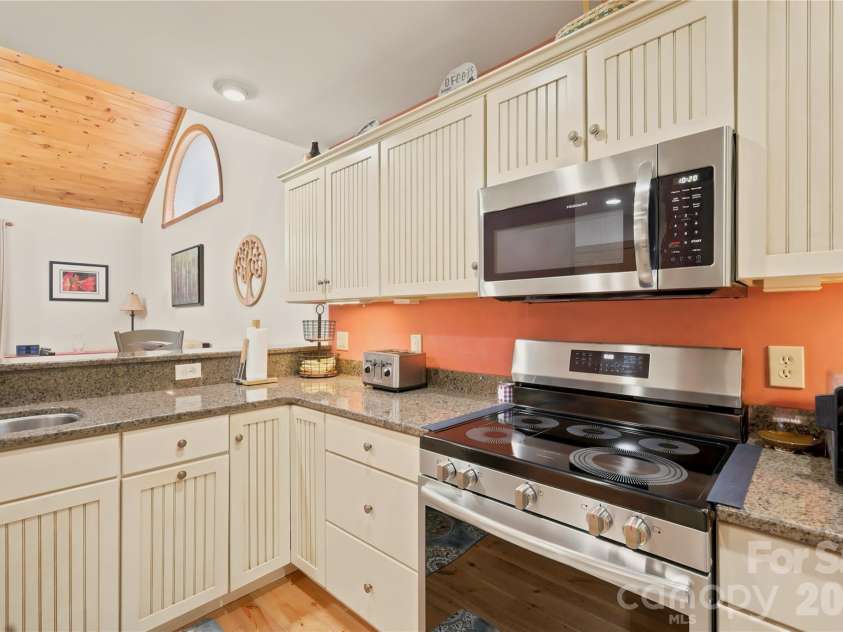 351 Silver Springs Drive, Banner Elk, NC 28604.  MLS# CAR4426595, YatesRealty ID 52052. 