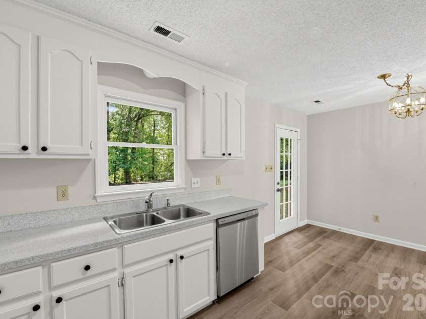 140 Weeping Willow Way, Gastonia, NC 28052.  MLS# CAR4426603, YatesRealty ID 52055. 