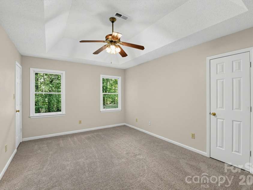 140 Weeping Willow Way, Gastonia, NC 28052.  MLS# CAR4426603, YatesRealty ID 52055. 