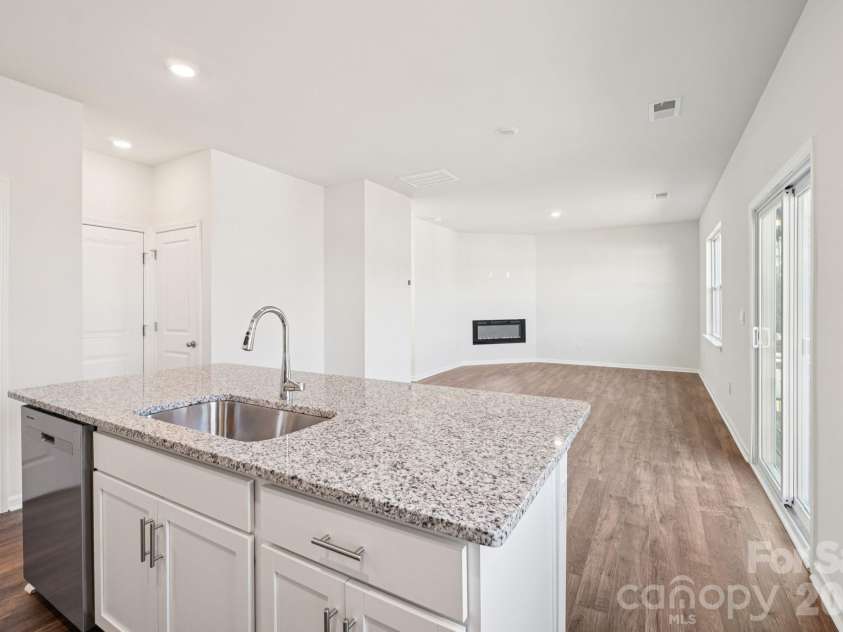 576 Country Oak Drive, Asheville, NC 28804.  MLS# CAR4328897, YatesRealty ID 52055. 