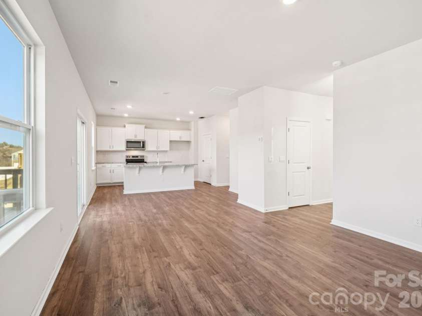 576 Country Oak Drive, Asheville, NC 28804.  MLS# CAR4328897, YatesRealty ID 52055. 