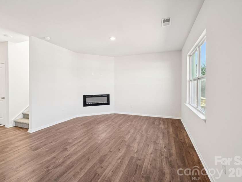 576 Country Oak Drive, Asheville, NC 28804.  MLS# CAR4328897, YatesRealty ID 52055. 