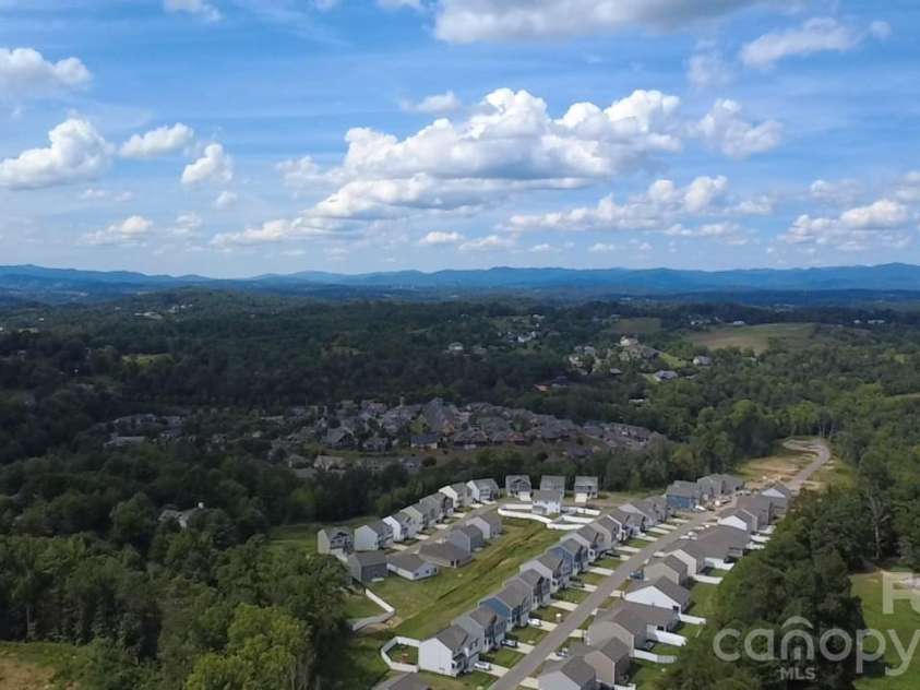 576 Country Oak Drive, Asheville, NC 28804.  MLS# CAR4328897, YatesRealty ID 52055. Community overview